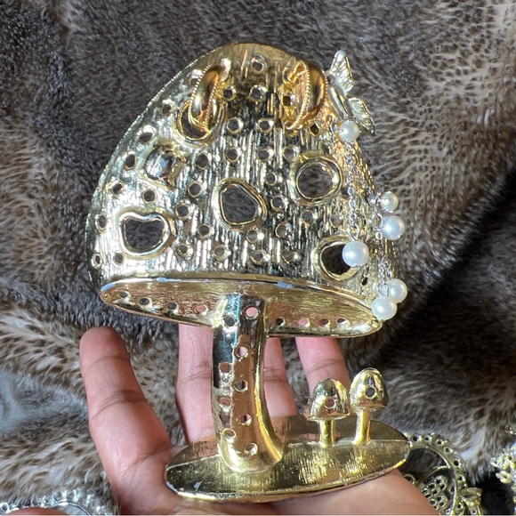 VINTAGE TORINO BRAND LARGE MUSHROOM PIERCED EARRINGS HOLDER, Early 70’s Gold - Picture 9 of 9